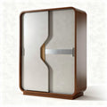 Houten kast met metalen handgrepen en glazen fronten 80 x 50 x 150cm
